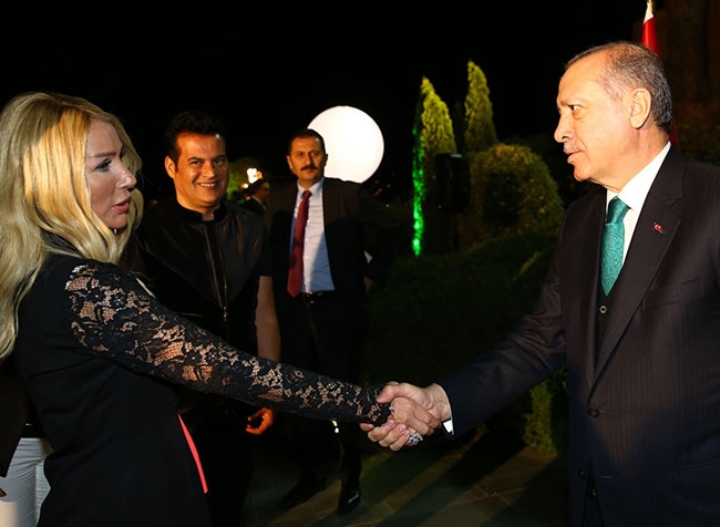 Erdoğan, sanatçı ve sporcularla iftarda buluştu 13