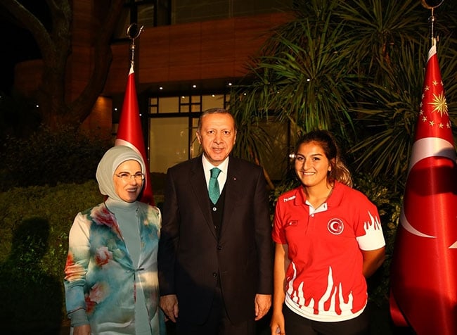 Erdoğan, sanatçı ve sporcularla iftarda buluştu 22