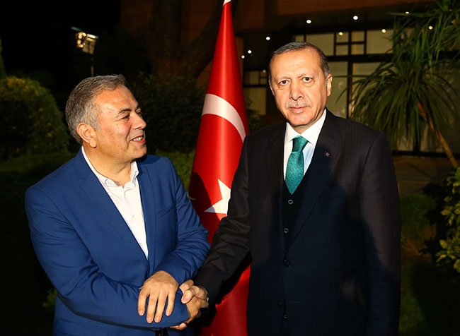 Erdoğan, sanatçı ve sporcularla iftarda buluştu 7