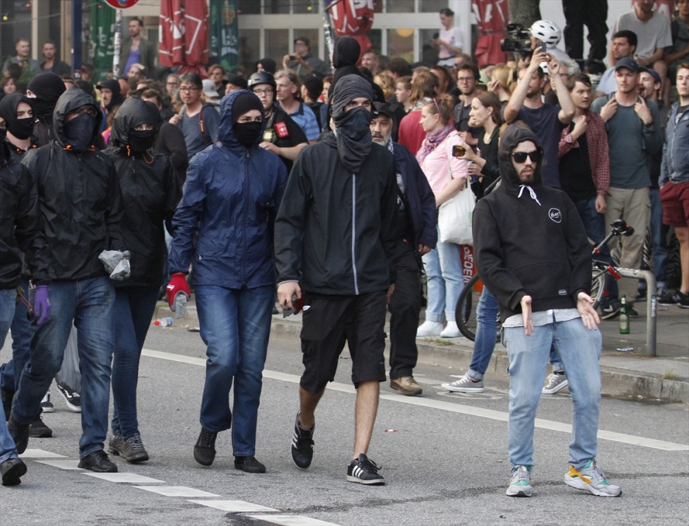 Hamburg'da gerilim tırmandı: Yüzlerce yaralı ve gözaltı var 11