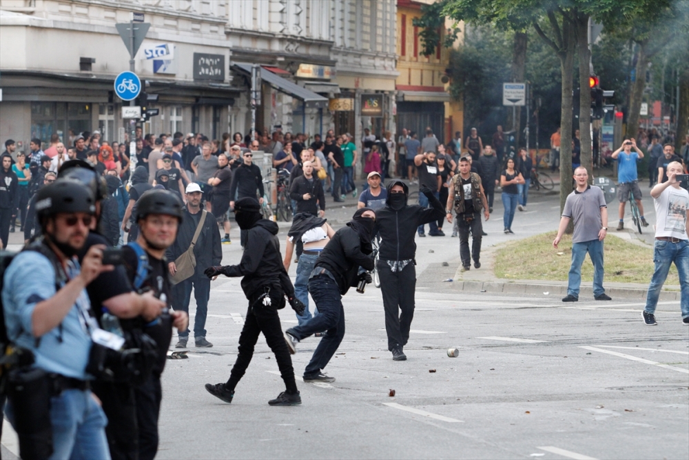 Hamburg'da gerilim tırmandı: Yüzlerce yaralı ve gözaltı var 5