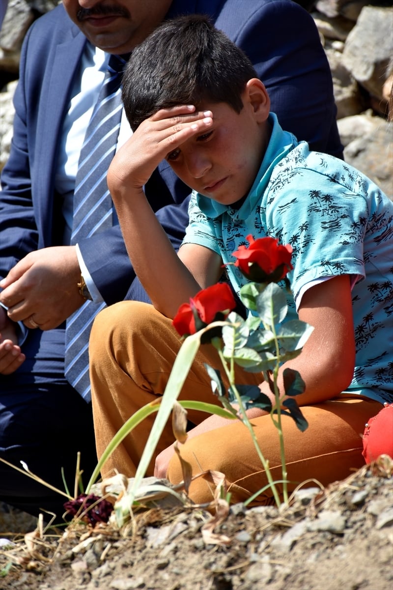 Öğrencileri, şehit öğretmen Necmettin Yılmaz'ın kabrini ziyaret etti 2