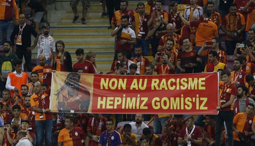 Gomis'e yapılan ırkçılığa Galatasaray taraftarı böyle cevap verdi! 9