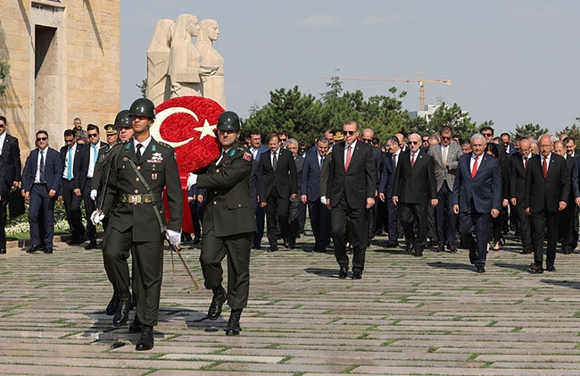 Devlet erkanı Anıtkabir'i ziyaret etti 3