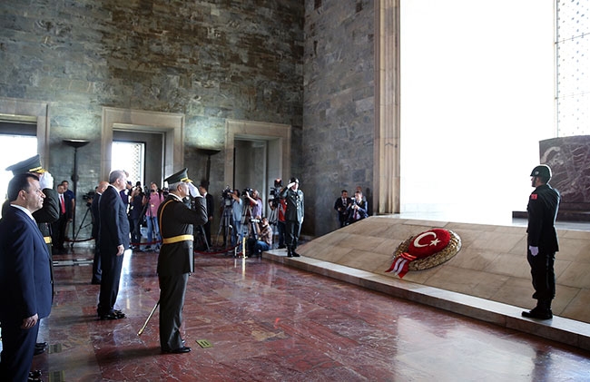 Devlet erkanı Anıtkabir'i ziyaret etti 8