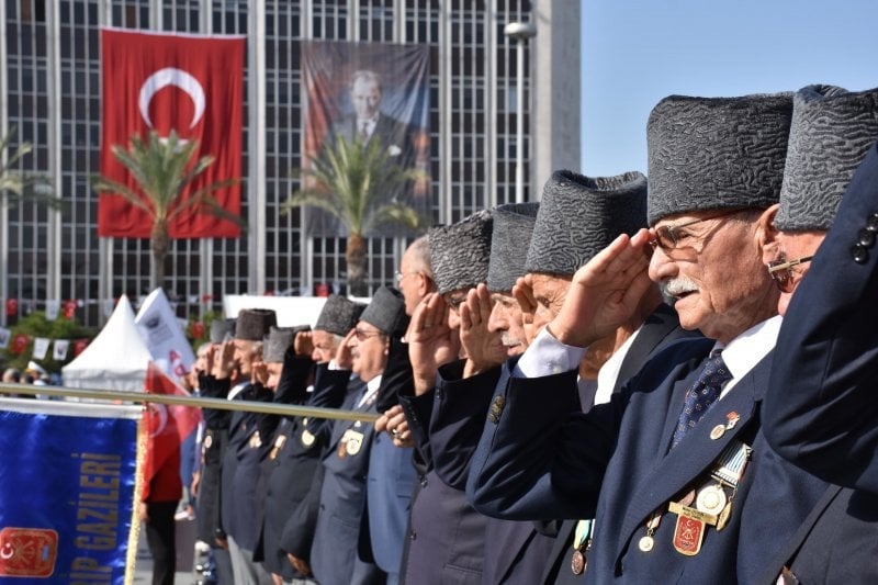 İzmir'in düşman işgalinden kurtuluşunun 95. yıl dönümünde bayrak rekoru! 5