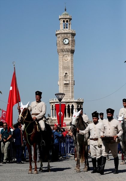 İzmir'in düşman işgalinden kurtuluşunun 95. yıl dönümünde bayrak rekoru! 8