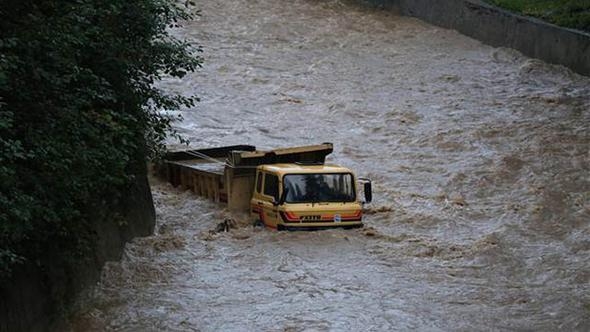 Sel Rize'de can aldı 4