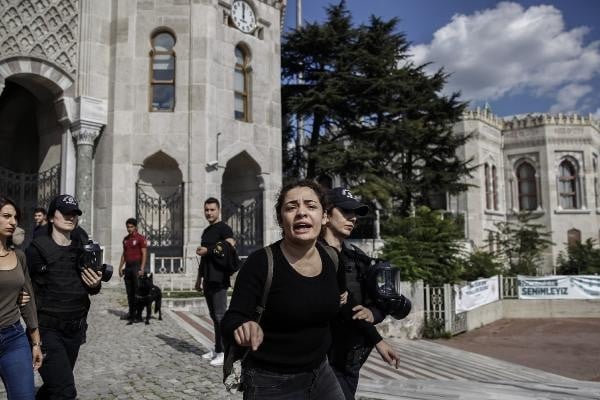 İstanbul Üniversitesi karıştı 3