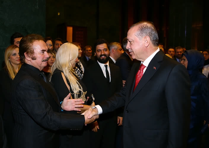 Erdoğan 29 Ekim resepsiyonunda Bahçeli'yle özel ilgilendi 1