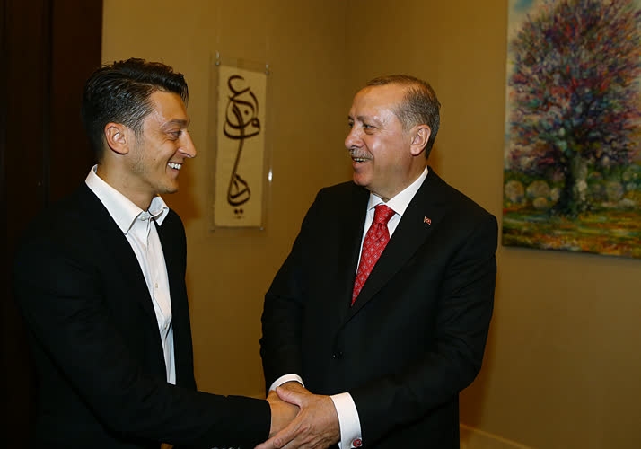 Erdoğan 29 Ekim resepsiyonunda Bahçeli'yle özel ilgilendi 7