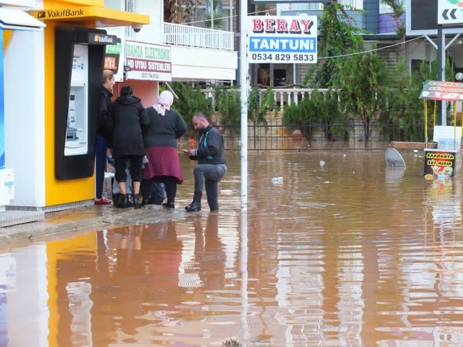 Silifke'de selde can pazarı 8