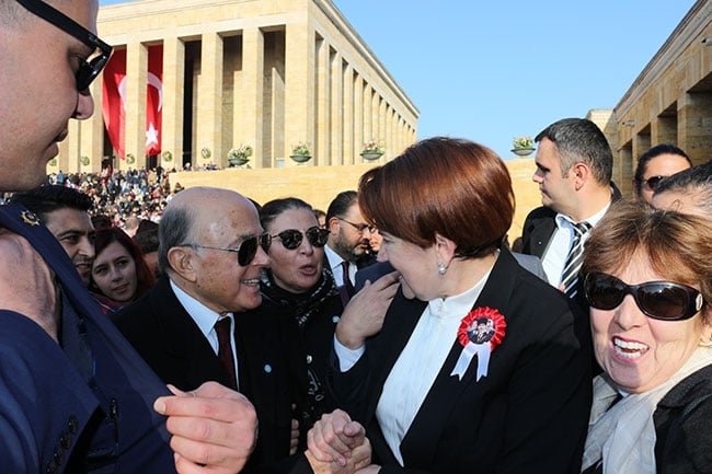 Anıtkabir'de Meral Akşener'e yoğun ilgi 11