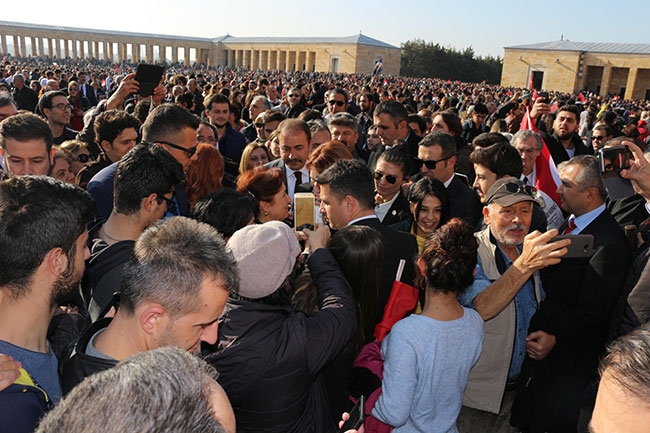 Anıtkabir'de Meral Akşener'e yoğun ilgi 12