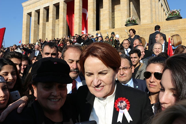 Anıtkabir'de Meral Akşener'e yoğun ilgi 13