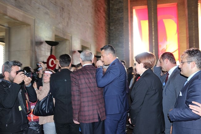 Anıtkabir'de Meral Akşener'e yoğun ilgi 14