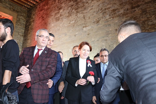 Anıtkabir'de Meral Akşener'e yoğun ilgi 15