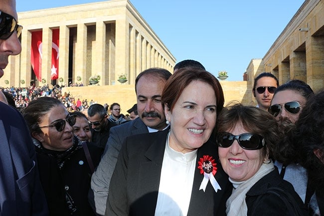 Anıtkabir'de Meral Akşener'e yoğun ilgi 2