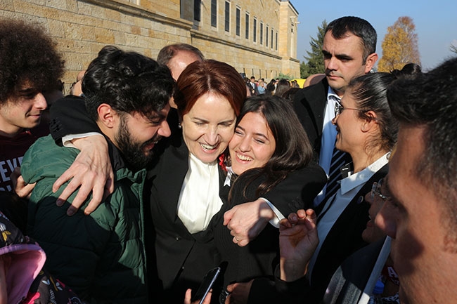 Anıtkabir'de Meral Akşener'e yoğun ilgi 3