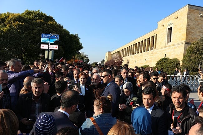 Anıtkabir'de Meral Akşener'e yoğun ilgi 6