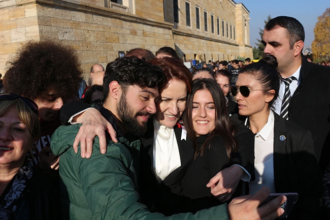 Anıtkabir'de Meral Akşener'e yoğun ilgi 8