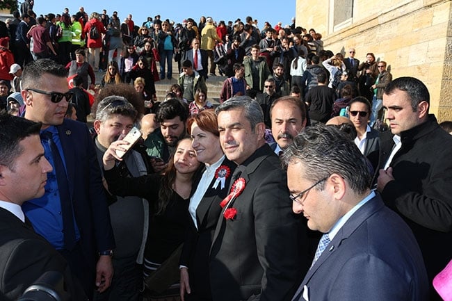 Anıtkabir'de Meral Akşener'e yoğun ilgi 9