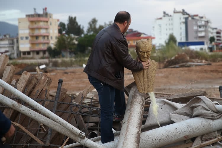 Antalya'yı hortum yıktı geçti 9