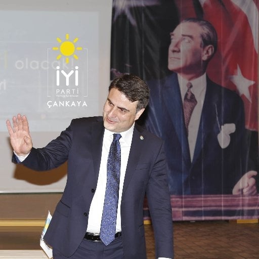 İYİ Parti Çankaya İlçe Başkanı Dilşat Erdil, odasının kapısını söktürdü 5