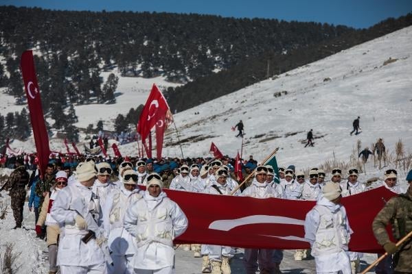 On binler Sarıkamış şehitleri için yürüdü 12