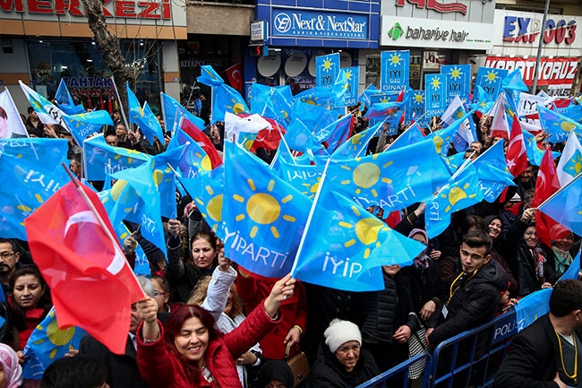 Akşener Afyon'da 10