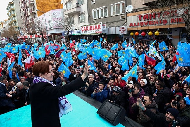 Akşener Afyon'da 11