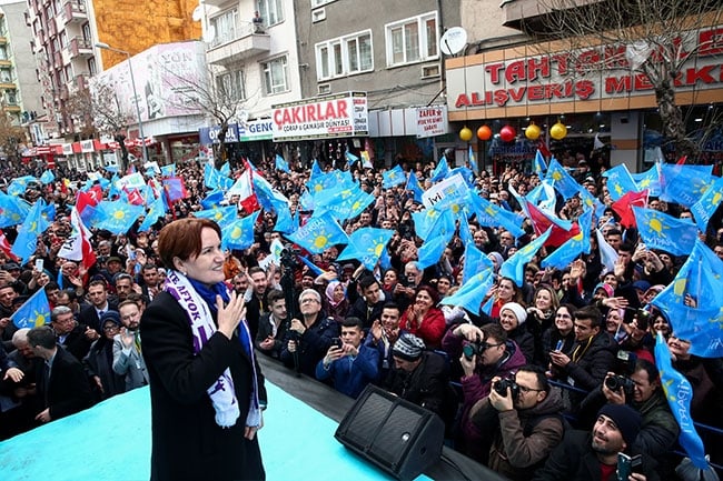 Akşener Afyon'da 12