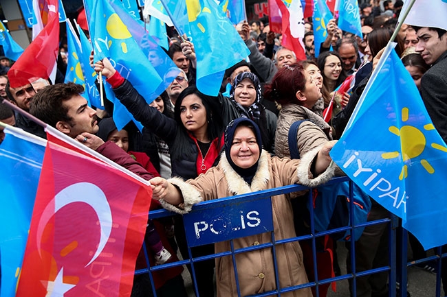 Akşener Afyon'da 2