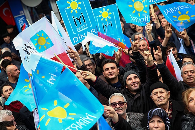 Akşener Afyon'da 3