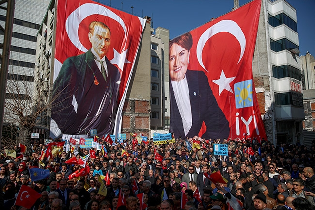 Meral Akşener İzmir'de 12