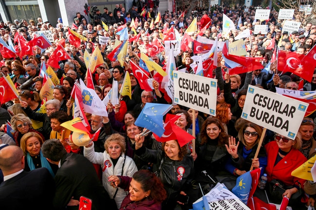 Meral Akşener İzmir'de 13