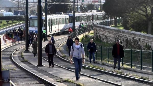 Topkapı’da tramvay yine raydan çıktı 3