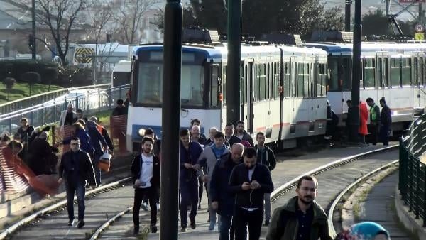 Topkapı’da tramvay yine raydan çıktı 5