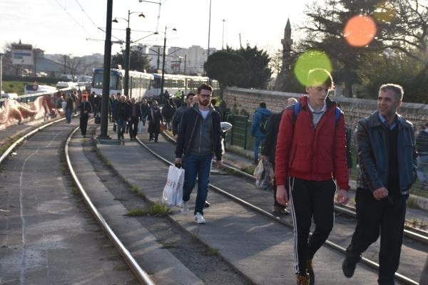 Topkapı’da tramvay yine raydan çıktı 7