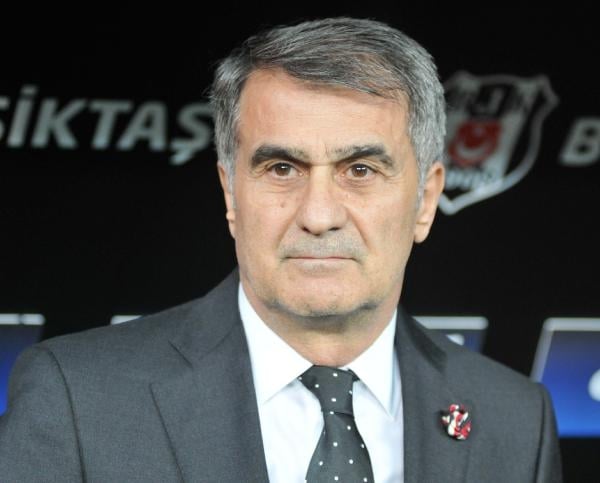 Beşiktaş taraftarı takımını alkışlarla uğurladı 6