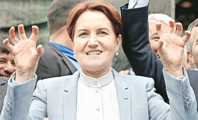 Akşener, Beşiktaş'ta 1