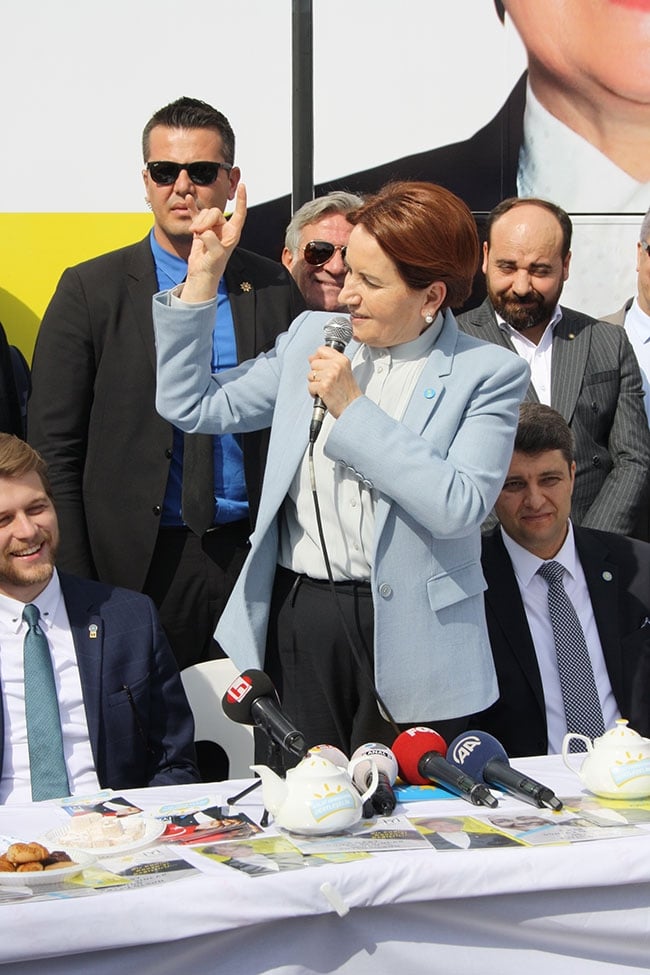 Akşener, Beşiktaş'ta 15