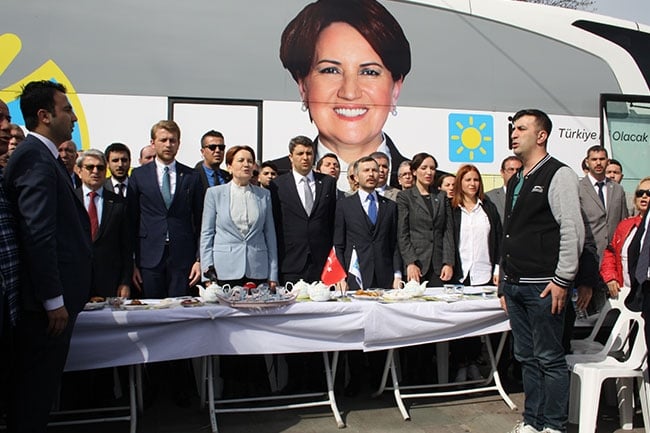 Akşener, Beşiktaş'ta 2