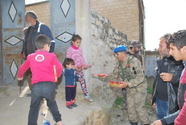 JÖH ve PÖH'ler, Afrin'de sivillerin dertlerini dinledi 12