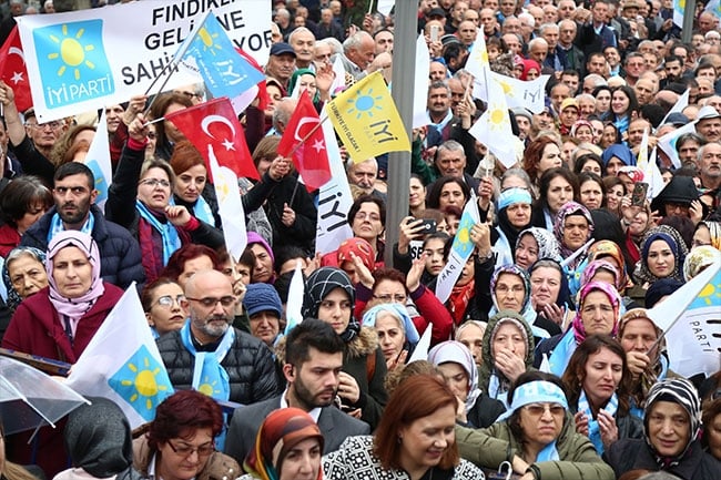 Meral Akşener Trabzon'da 10