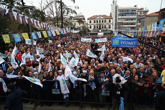 Meral Akşener Trabzon'da 9