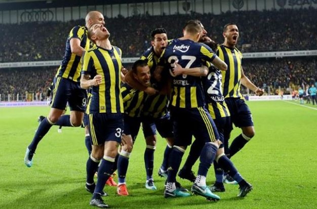 Fenerbahçe'de 8 futbolcuyla yollar ayrılıyor 1