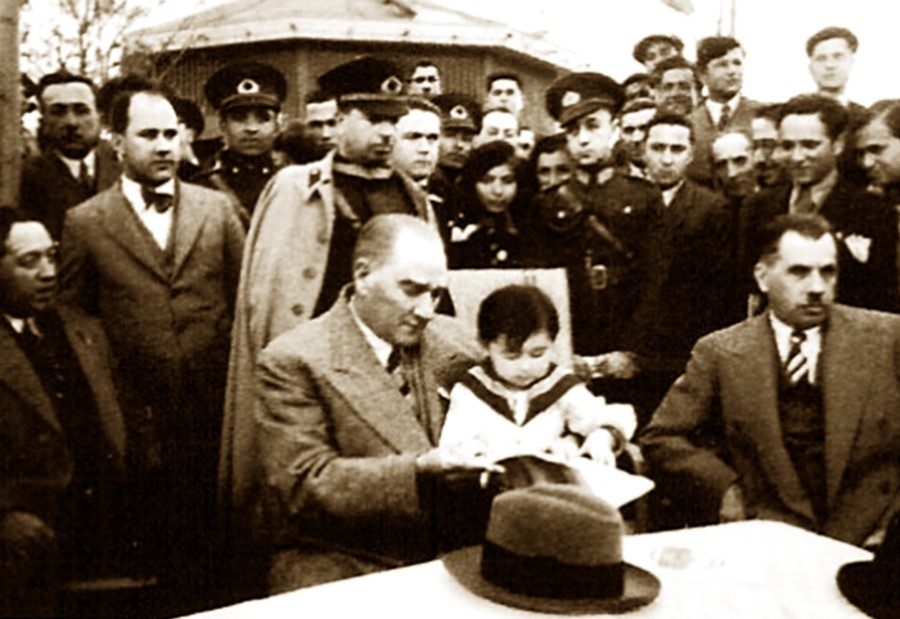 Atatürk'ün çocuk sevgisi 4