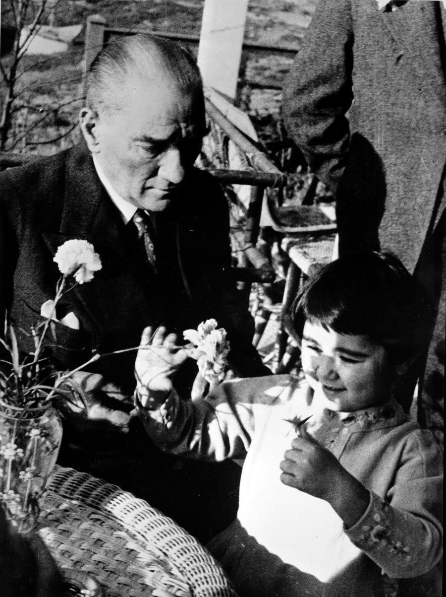 Atatürk'ün çocuk sevgisi 9