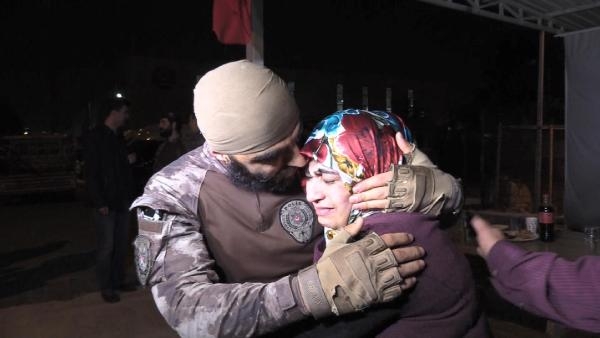 Afrin'den dönen PÖH'ler gözyaşlarıyla karşılandı 9
